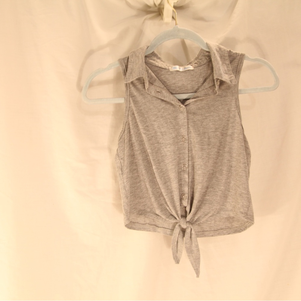 Grey sleeveless button down with tie